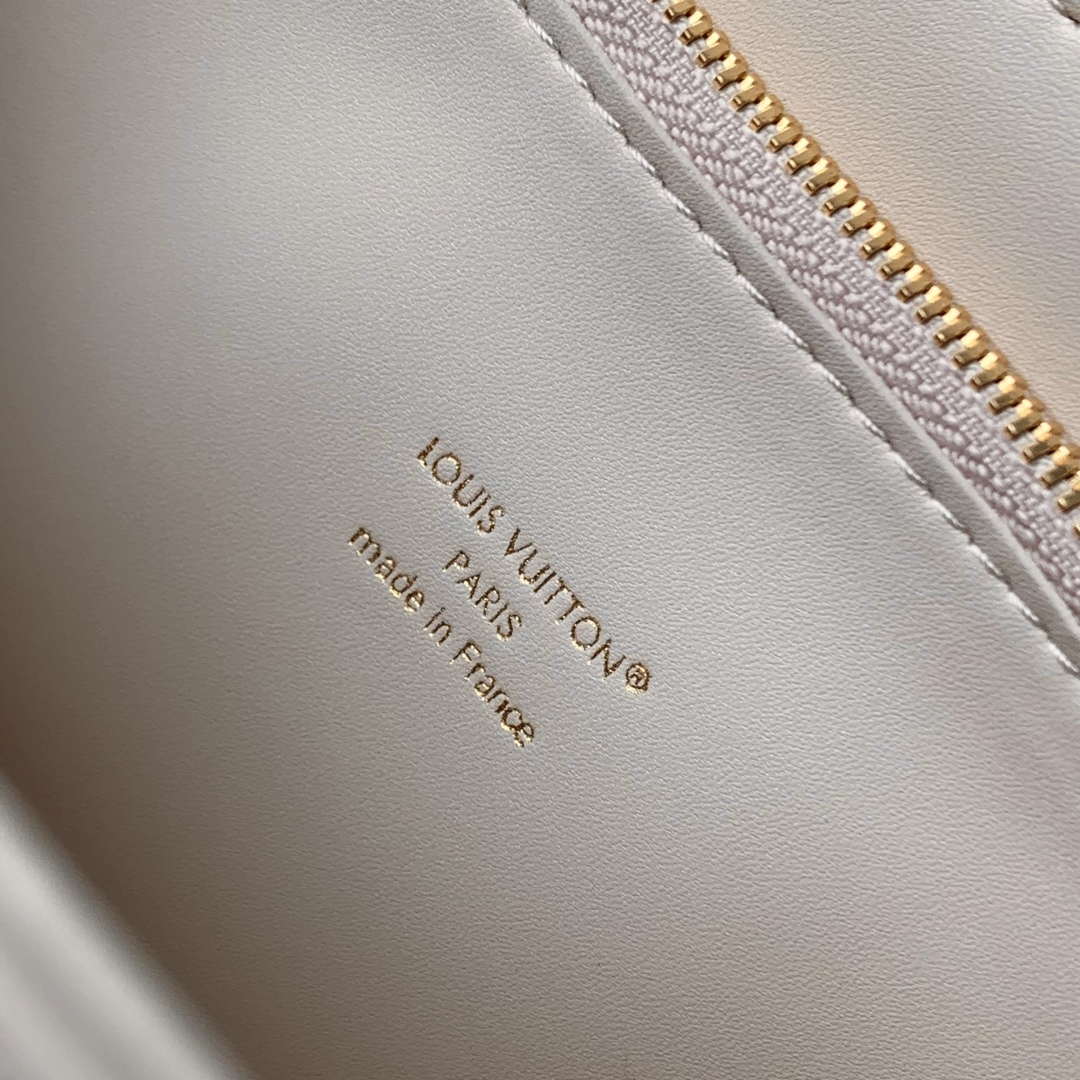 LV M14341 Louis Vuitton Twist MM Slim Bag Quartz