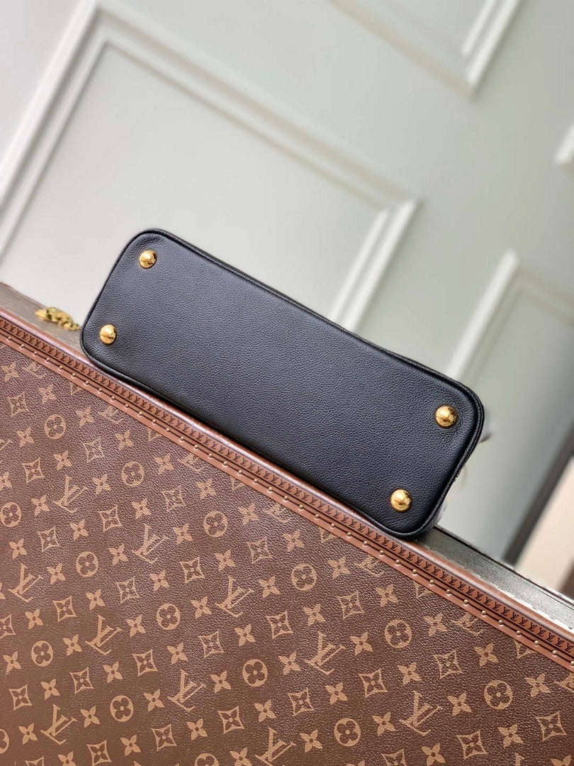 LV M14370 Louis Vuitton Capucines MM Souple Bag Black