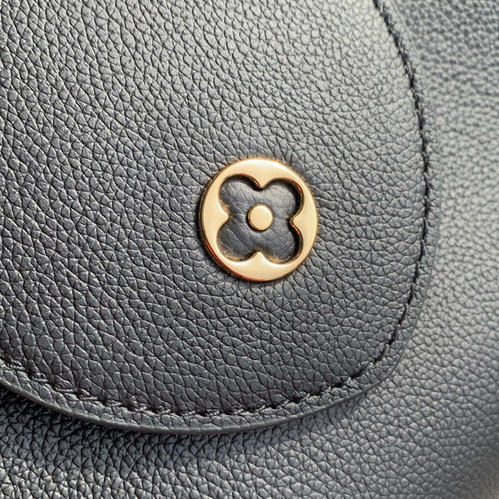 LV M14370 Louis Vuitton Capucines MM Souple Bag Black