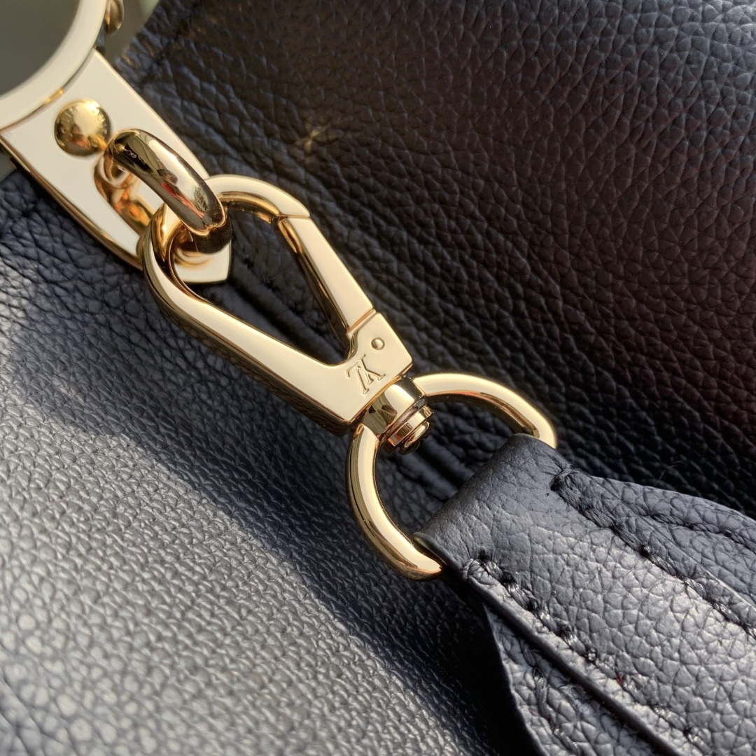 LV M14370 Louis Vuitton Capucines MM Souple Bag Black
