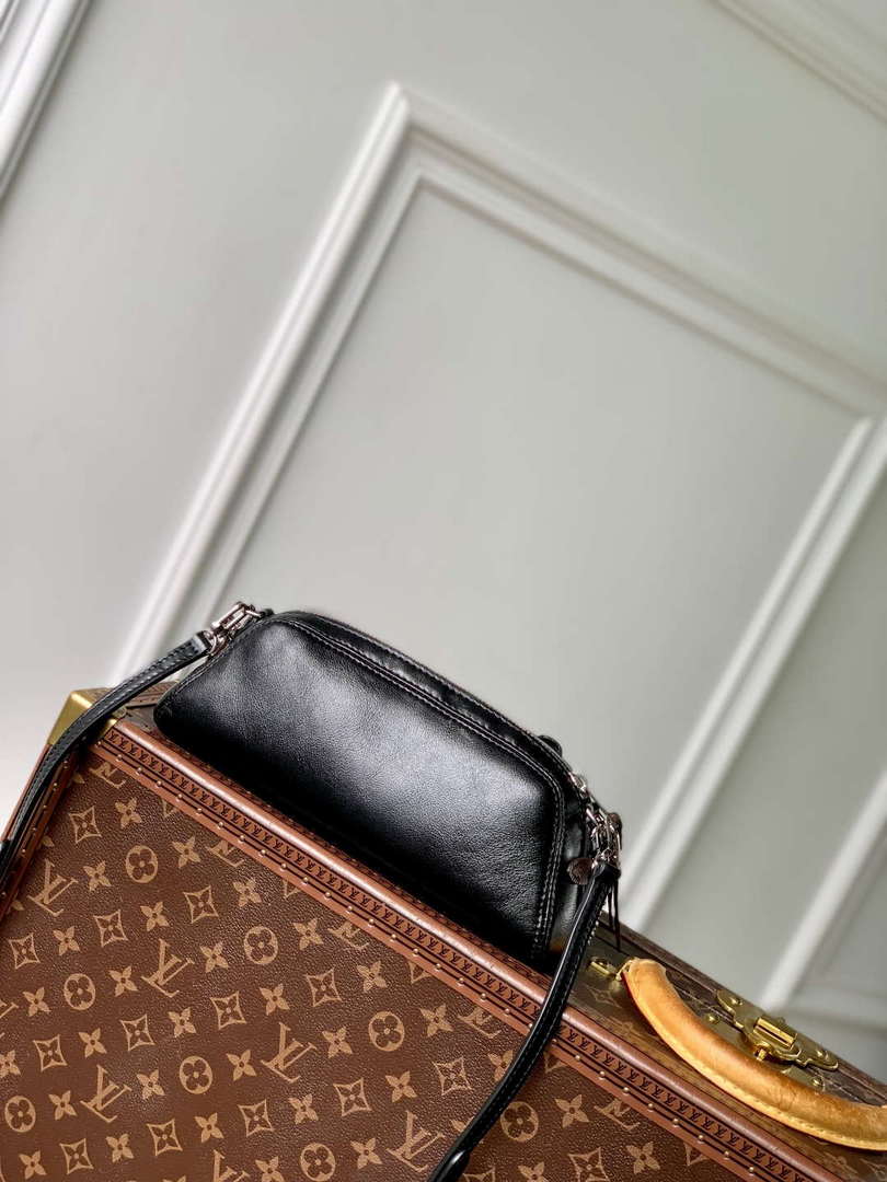 LV M14544 Louis Vuitton Pochette Vibe Handbag Black