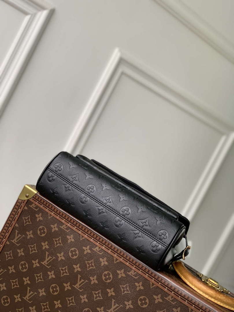 LV M14604 Louis Vuitton Anytime Flap Bag Black