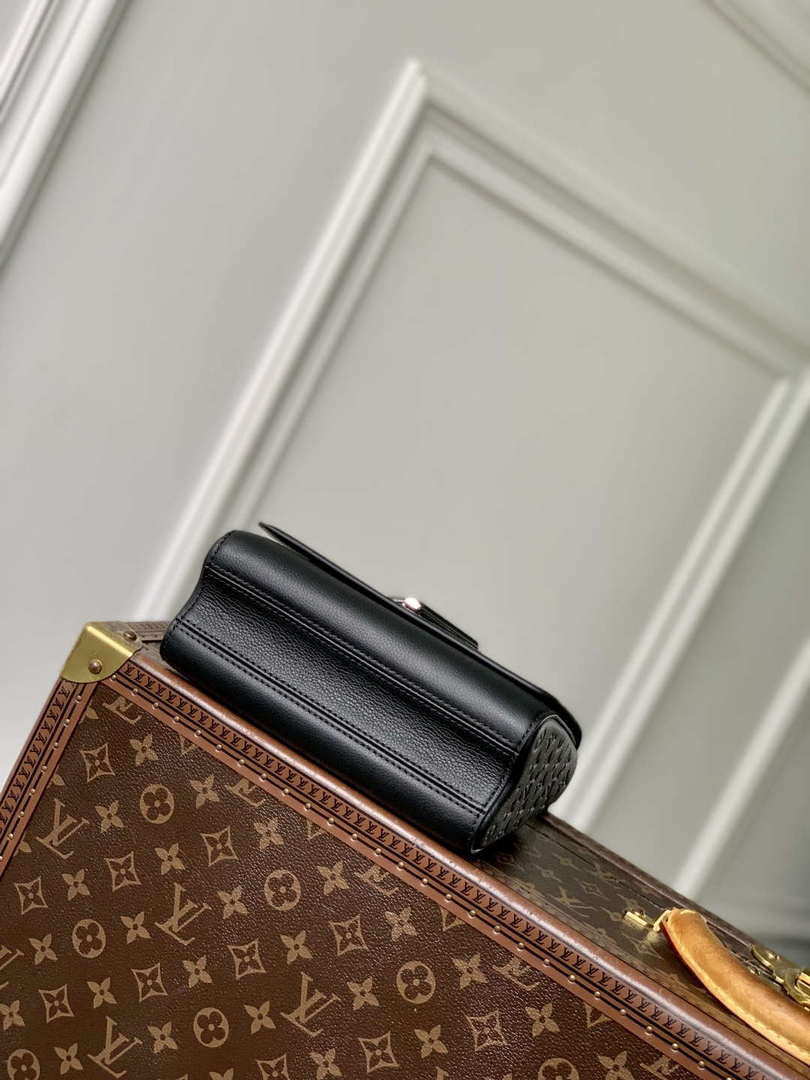 LV M14636 Louis Vuitton Twist PM Slim Bag Black