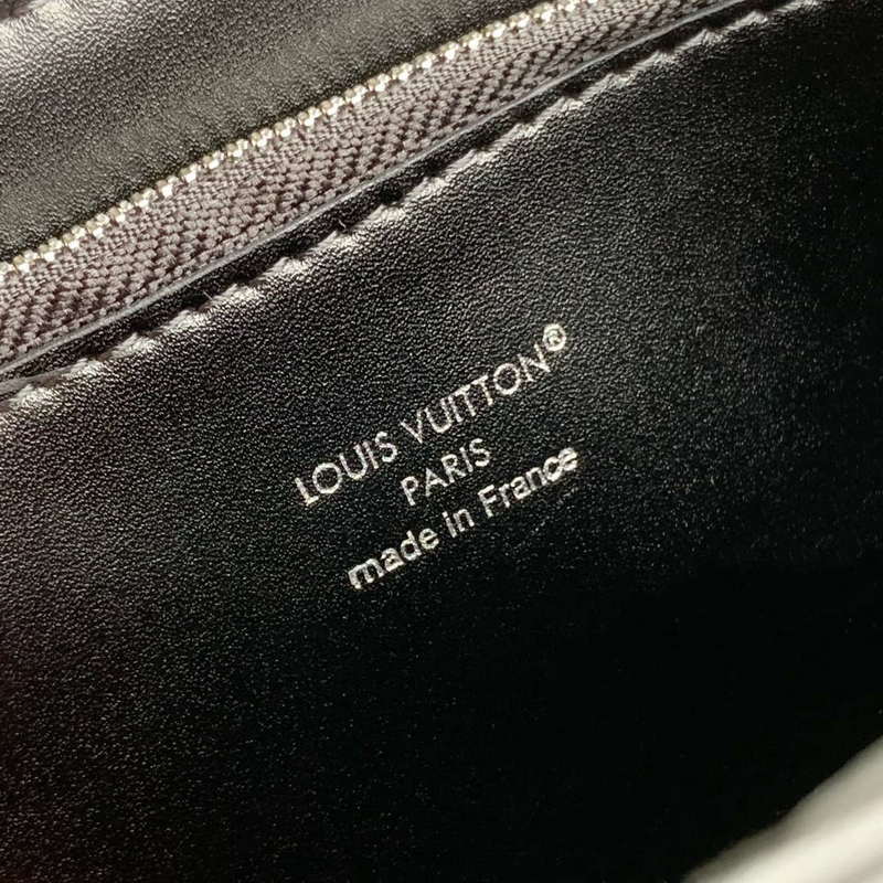 LV M14636 Louis Vuitton Twist PM Slim Bag Black