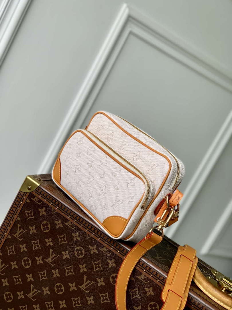 LV M14682 Louis Vuitton Nil Cross-body Bag Off-White