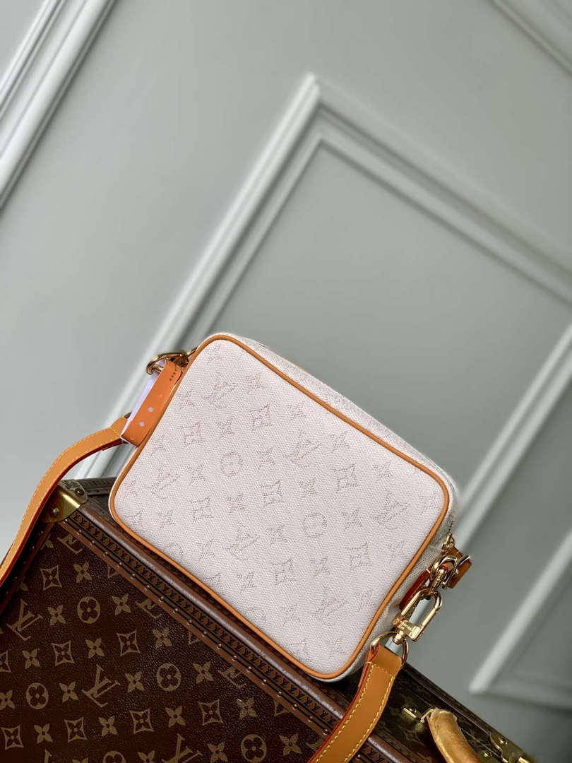 LV M14682 Louis Vuitton Nil Cross-body Bag Off-White