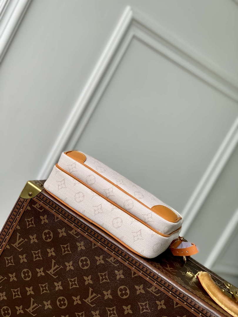 LV M14682 Louis Vuitton Nil Cross-body Bag Off-White