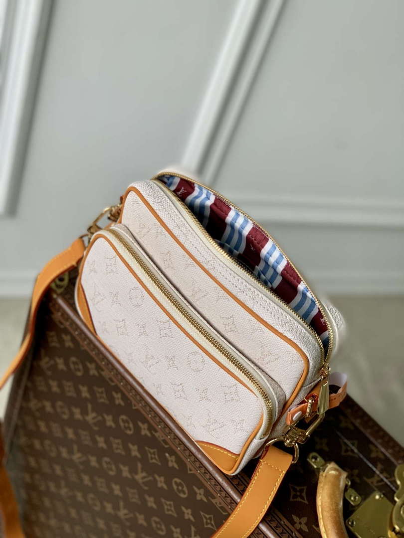 LV M14682 Louis Vuitton Nil Cross-body Bag Off-White