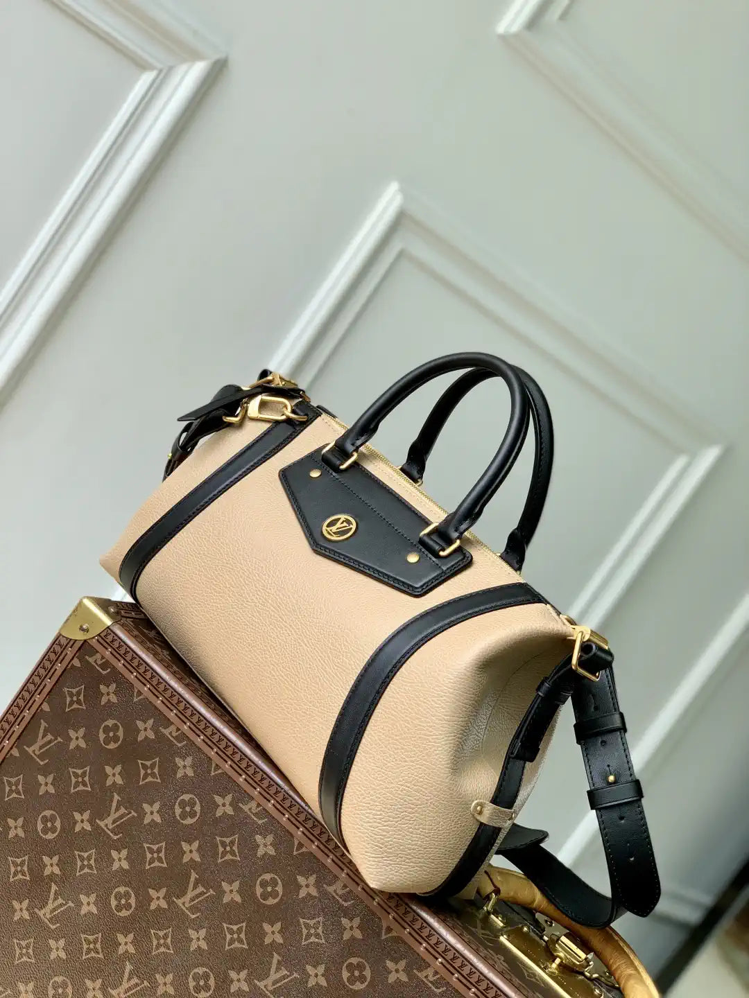 LV M14700 Louis Vuitton LV Biker MM Handbag Apricot