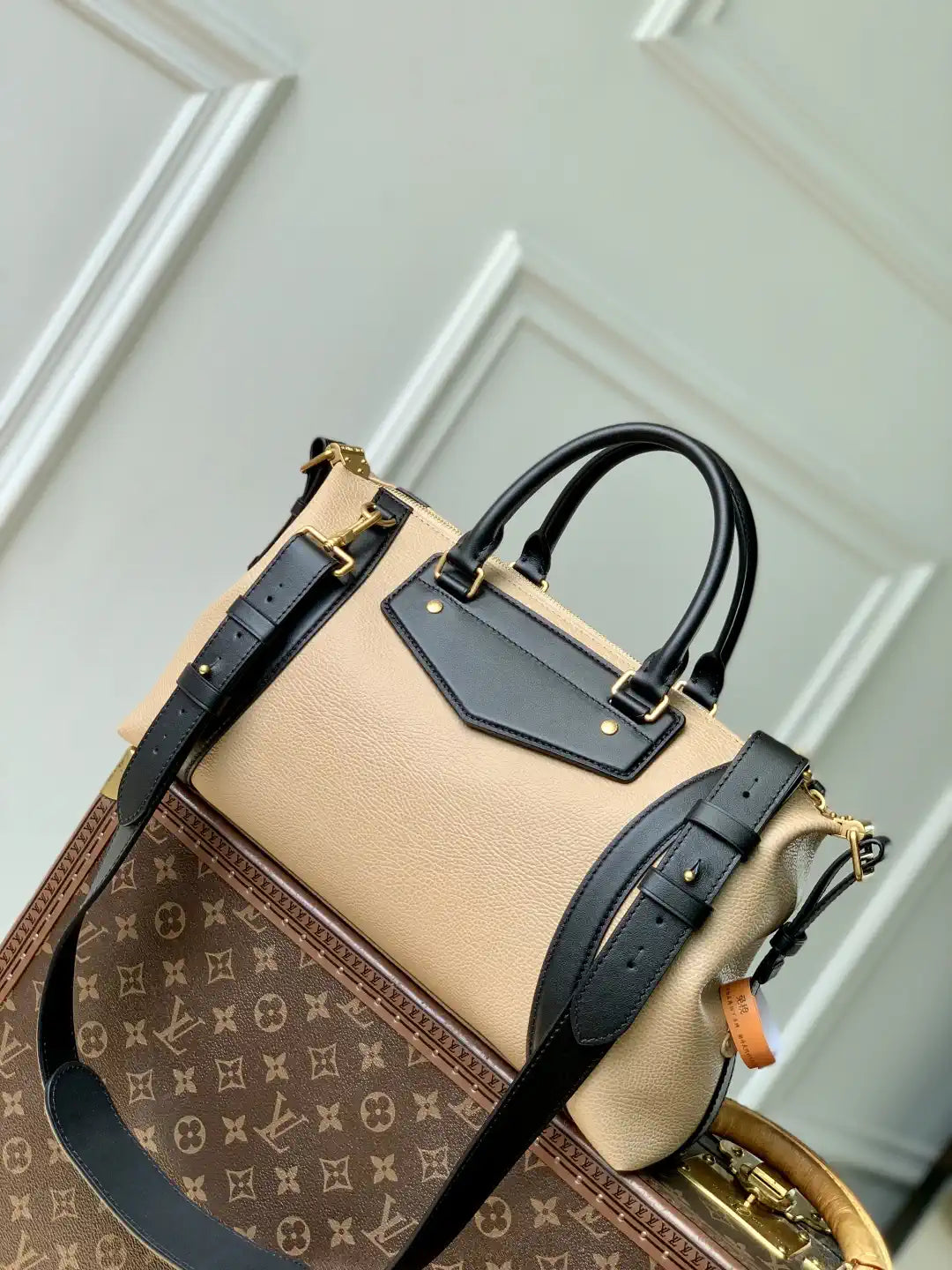 LV M14700 Louis Vuitton LV Biker MM Handbag Apricot