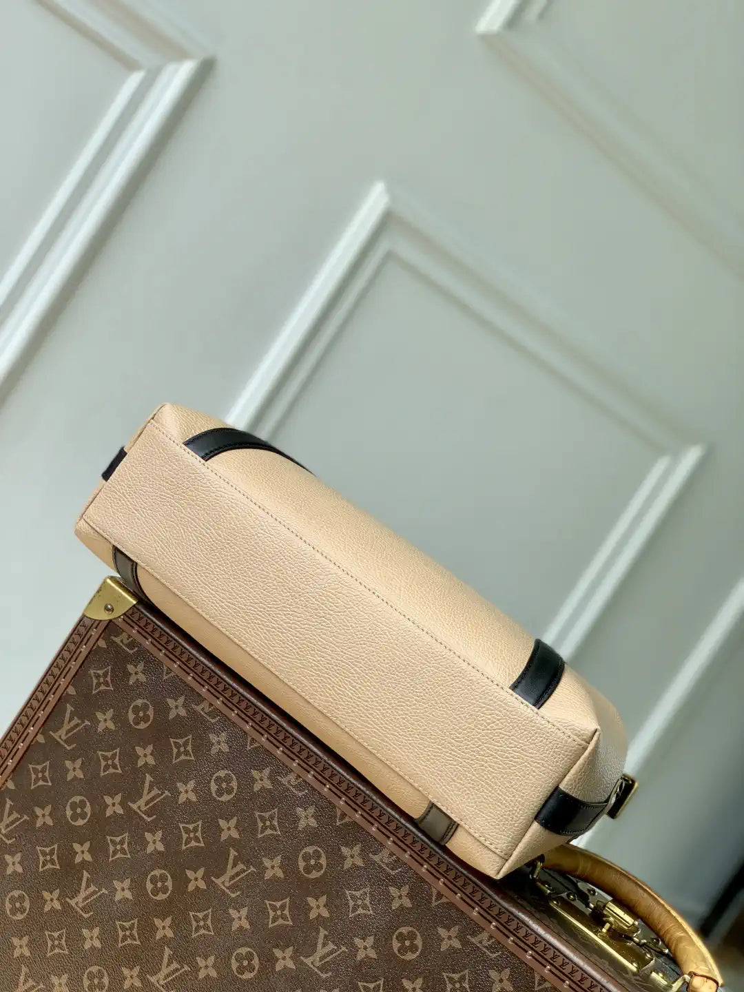 LV M14700 Louis Vuitton LV Biker MM Handbag Apricot