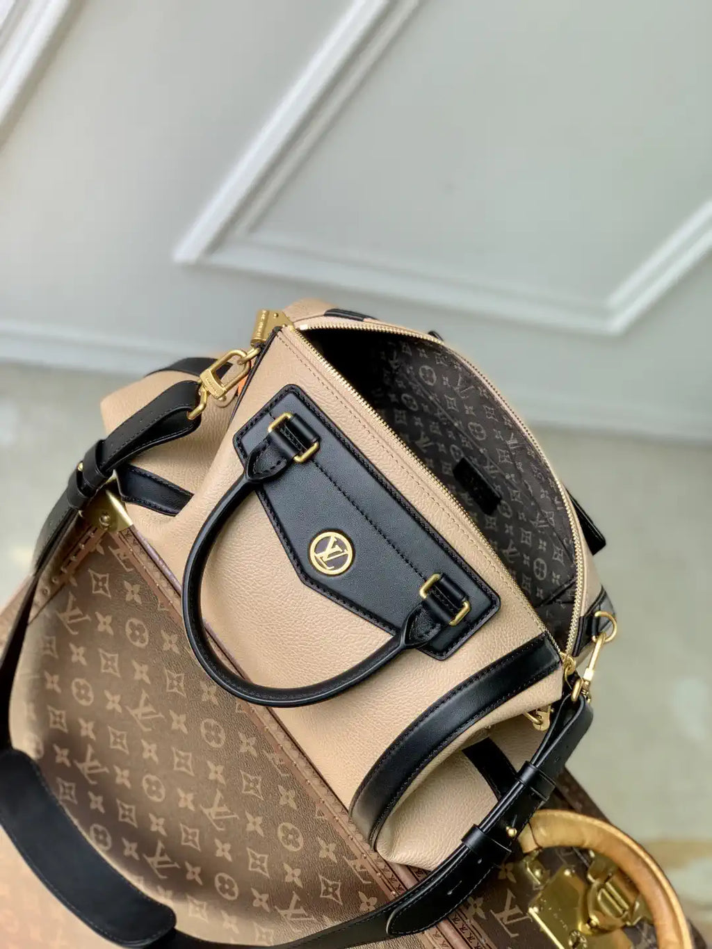 LV M14700 Louis Vuitton LV Biker MM Handbag Apricot