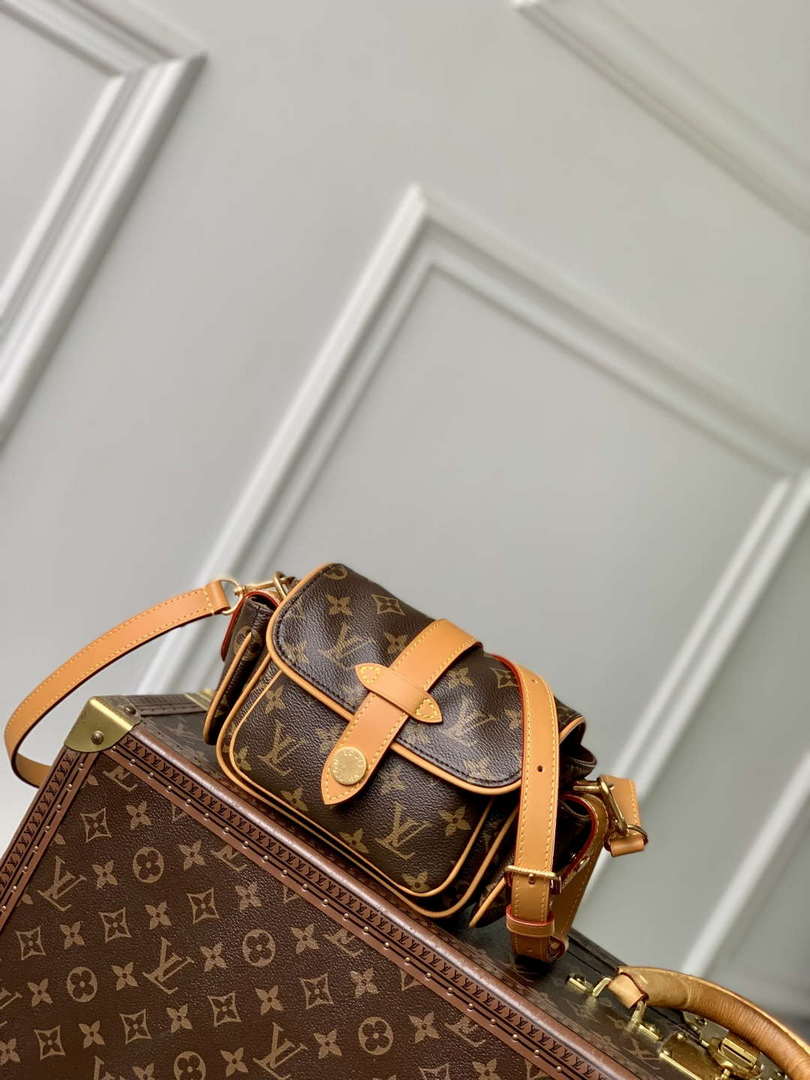 LV M14742 Louis Vuitton Cargo Wearable Wallet - Default Title - View 1