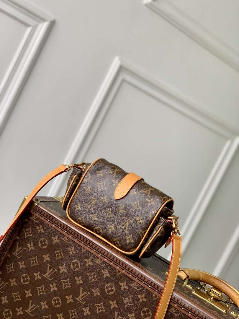 LV M14742 Louis Vuitton Cargo Wearable Wallet - Default Title - View 3