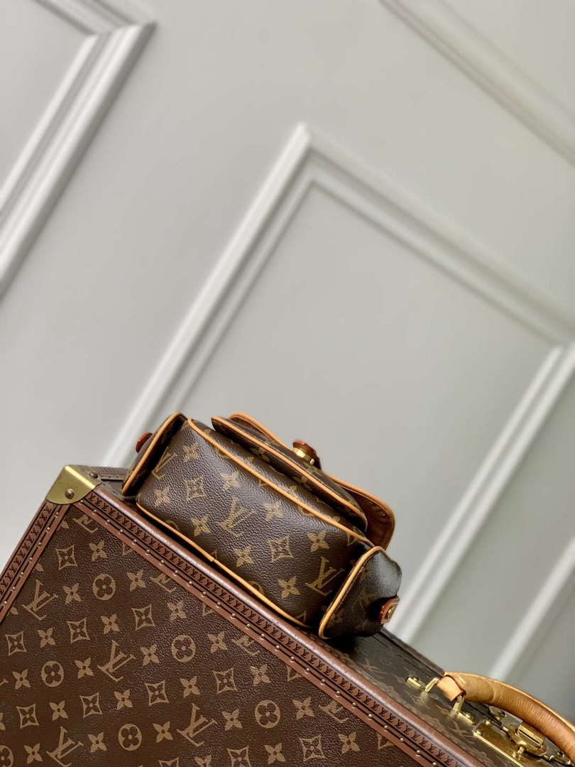 LV M14742 Louis Vuitton Cargo Wearable Wallet