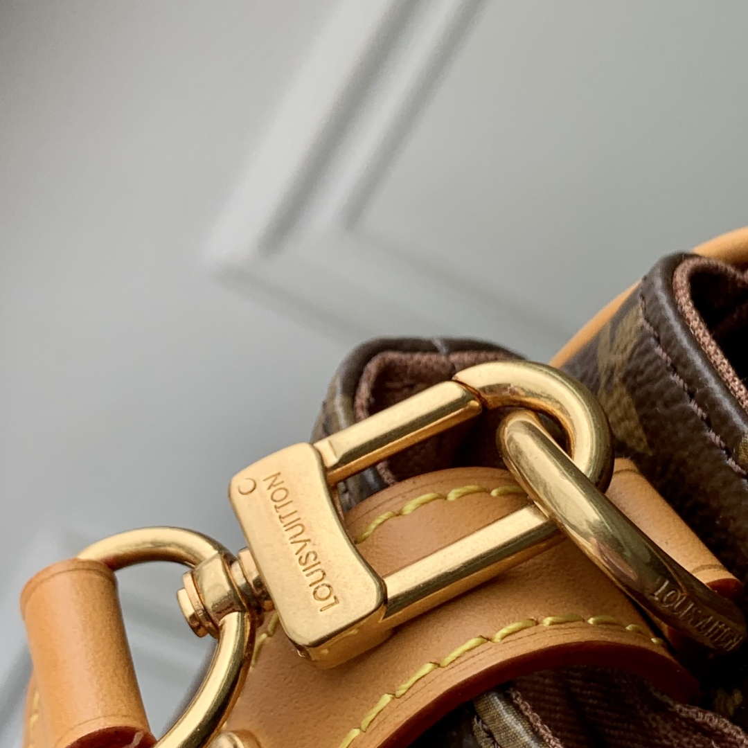 LV M14742 Louis Vuitton Cargo Wearable Wallet