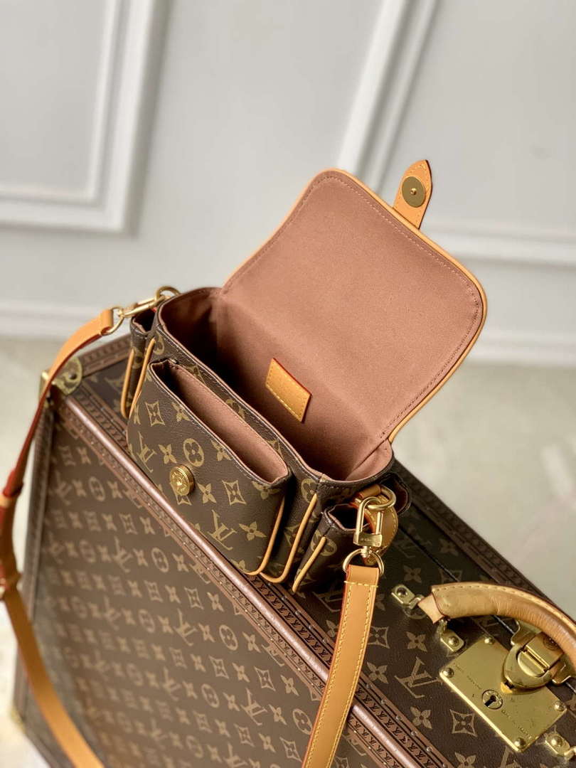 LV M14742 Louis Vuitton Cargo Wearable Wallet