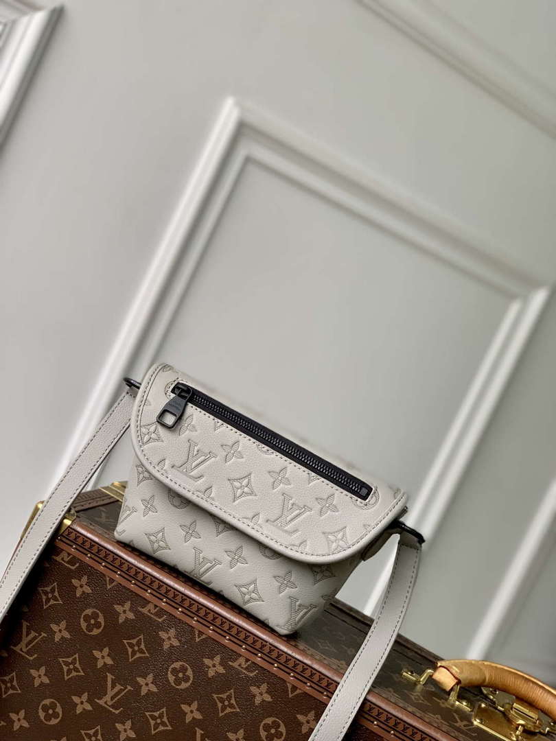 LV M14794 Louis Vuitton M12636 Pulse Wearable Wallet Sand