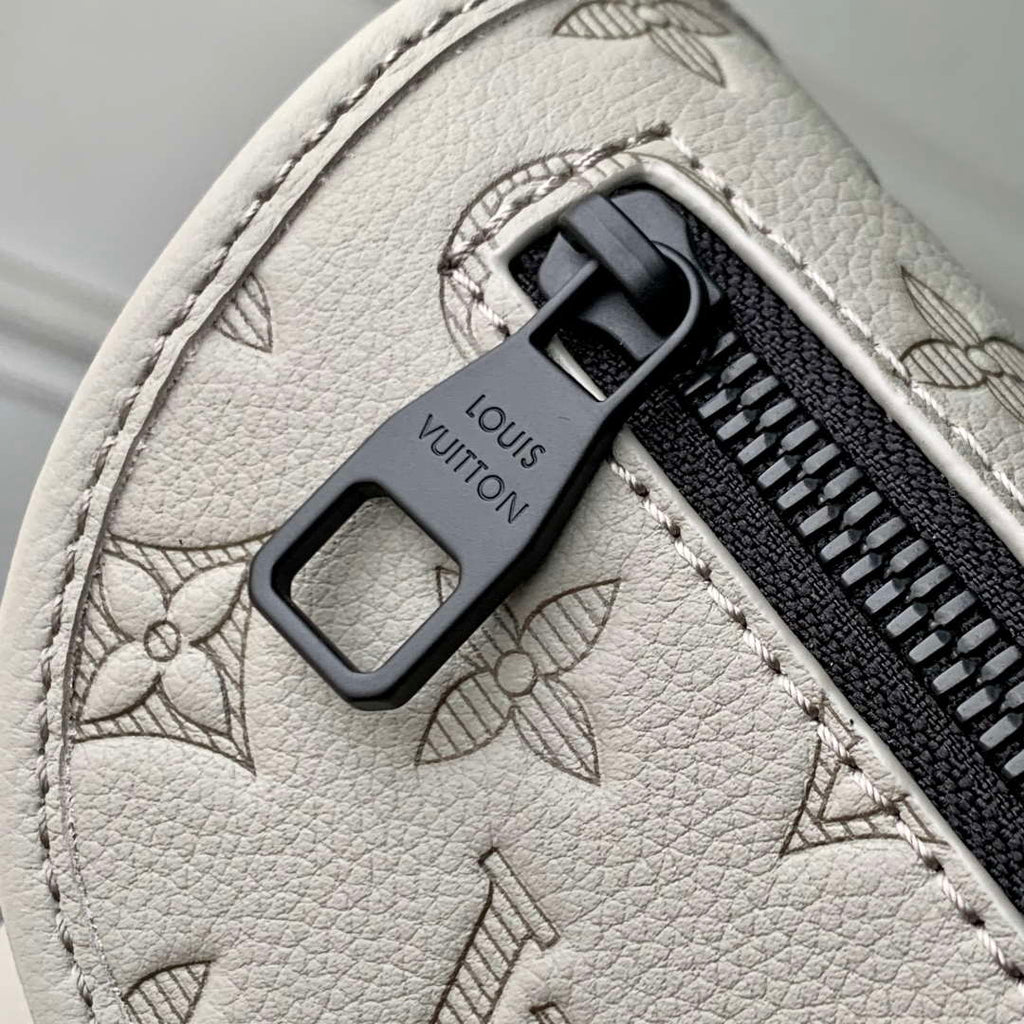 LV M14794 Louis Vuitton M12636 Pulse Wearable Wallet Sand
