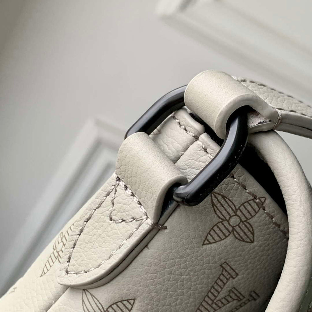 LV M14794 Louis Vuitton M12636 Pulse Wearable Wallet Sand