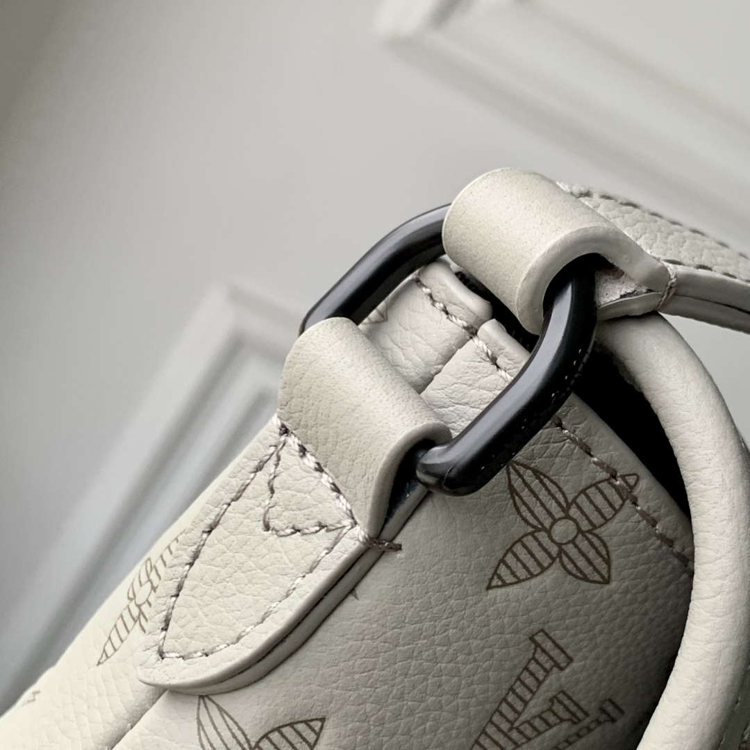 LV M14794 Louis Vuitton M12636 Pulse Wearable Wallet Sand