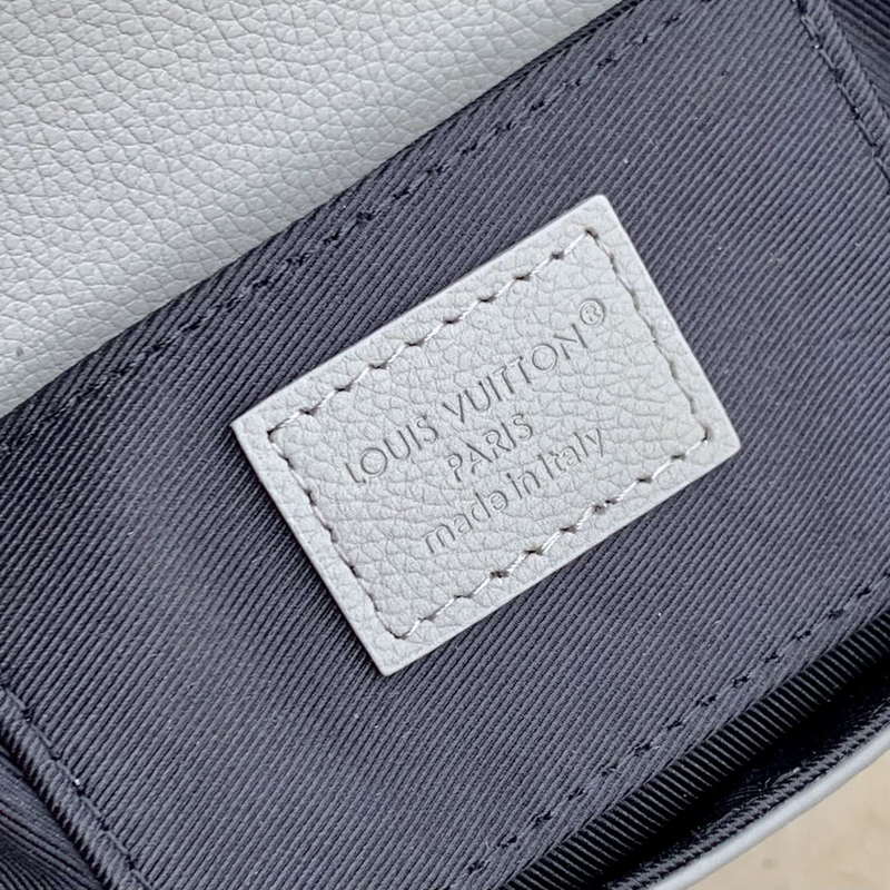 LV M14794 Louis Vuitton M12636 Pulse Wearable Wallet Sand