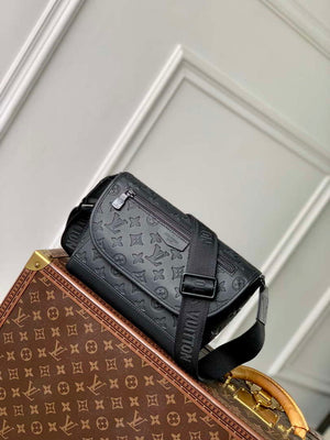 LV M14874 Louis Vuitton Pulse Messenger Bag Black - Default Title - View 1