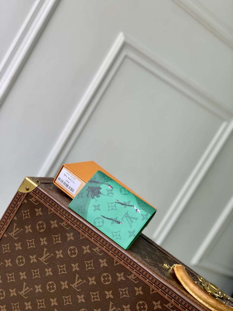 LV M14875 Louis Vuitton Passport Cover Golf Green