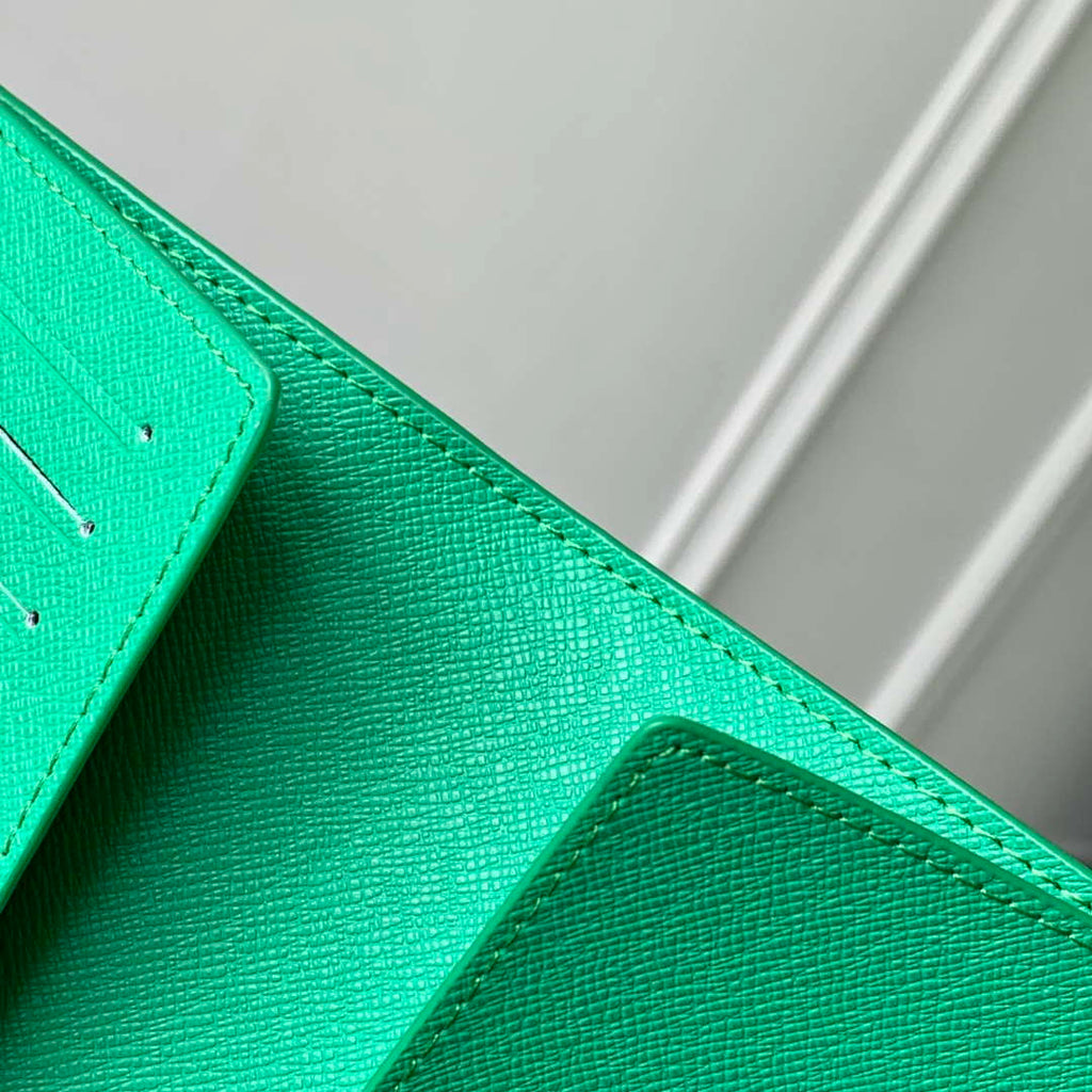 LV M14875 Louis Vuitton Passport Cover Golf Green