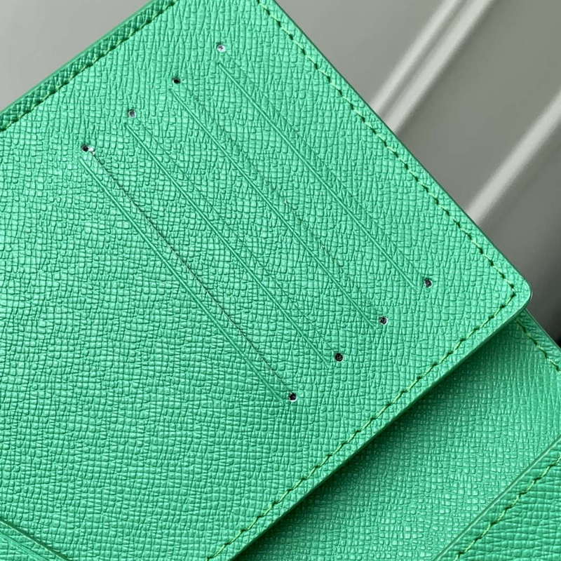 LV M14875 Louis Vuitton Passport Cover Golf Green