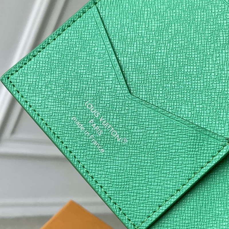 LV M14875 Louis Vuitton Passport Cover Golf Green