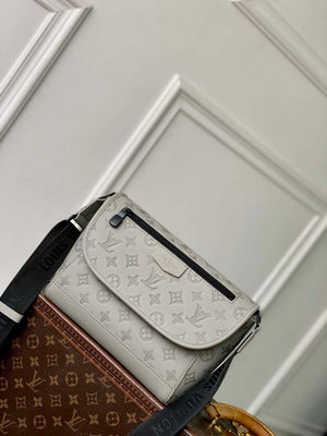 LV M14912 Louis Vuitton Pulse Messenger Bag Sand - Default Title - View 1
