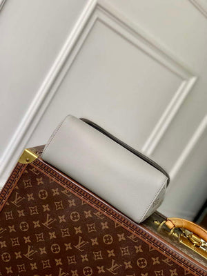 LV M14912 Louis Vuitton Pulse Messenger Bag Sand - Default Title - View 4