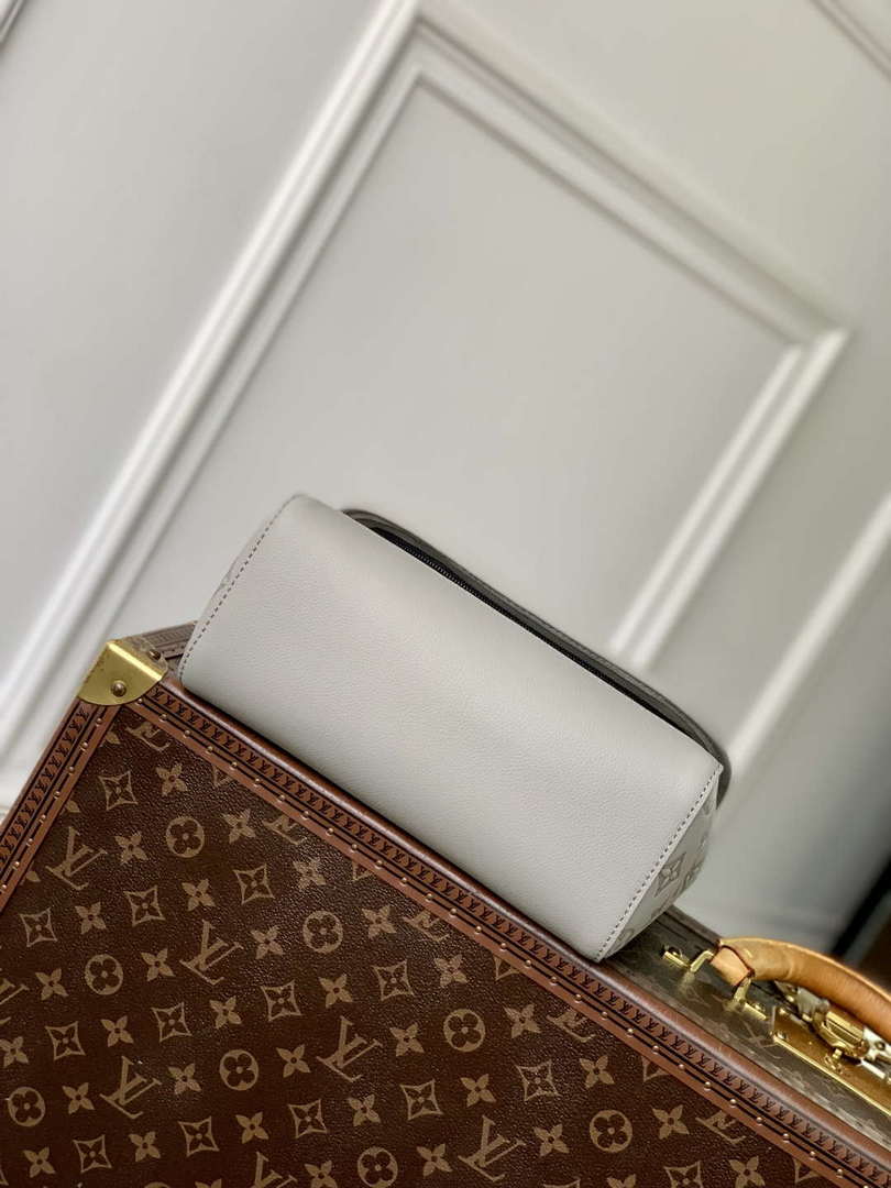 LV M14912 Louis Vuitton Pulse Messenger Bag Sand