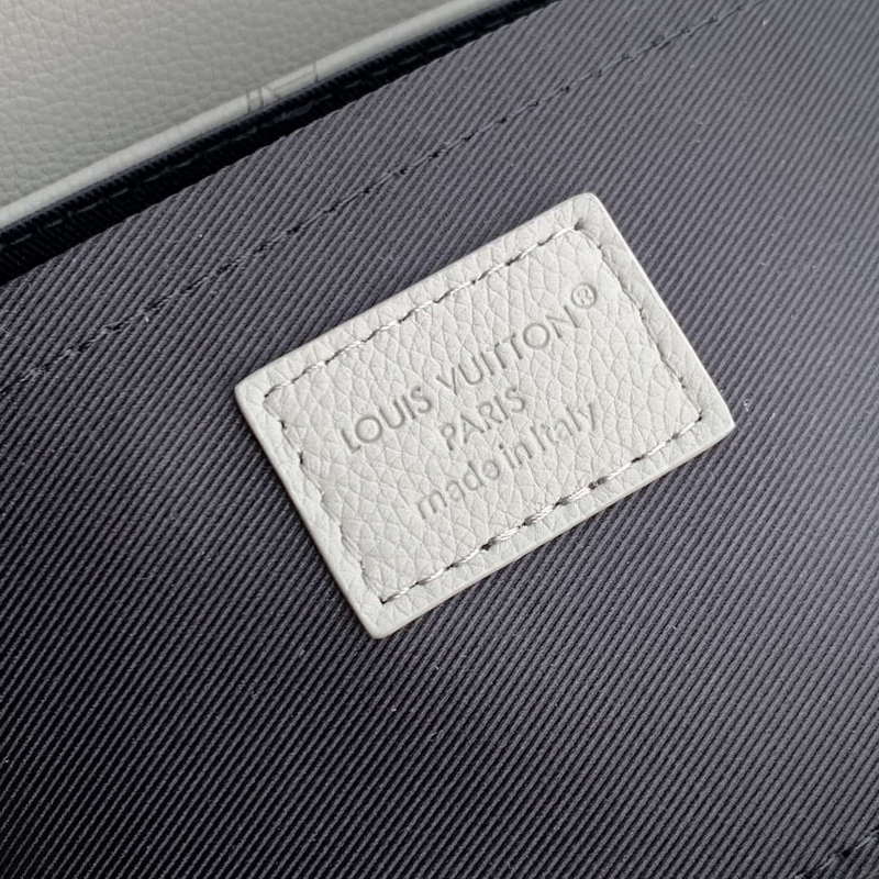 LV M14912 Louis Vuitton Pulse Messenger Bag Sand - Default Title - View 8