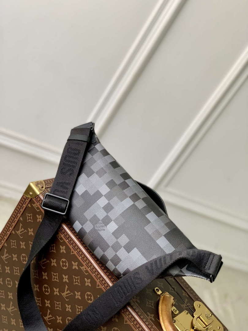 LV M14920 Louis Vuitton Rush Bumbag Black