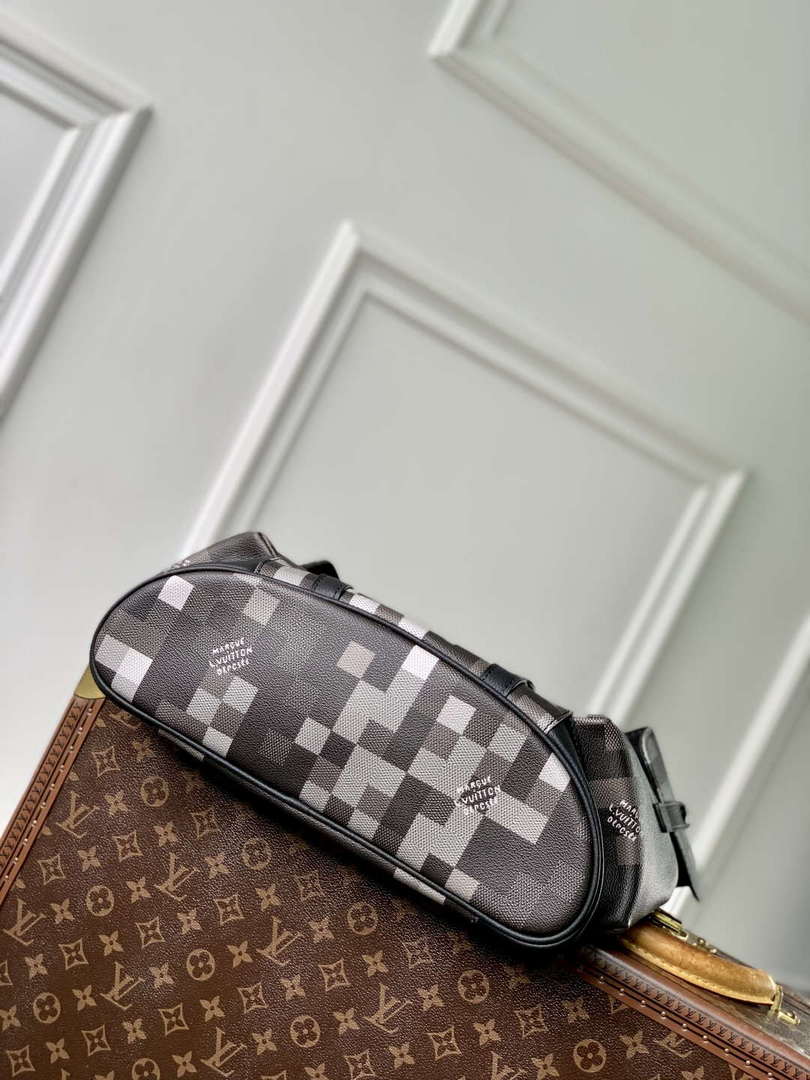 LV M14952 Louis Vuitton Christopher MM Backpack Black