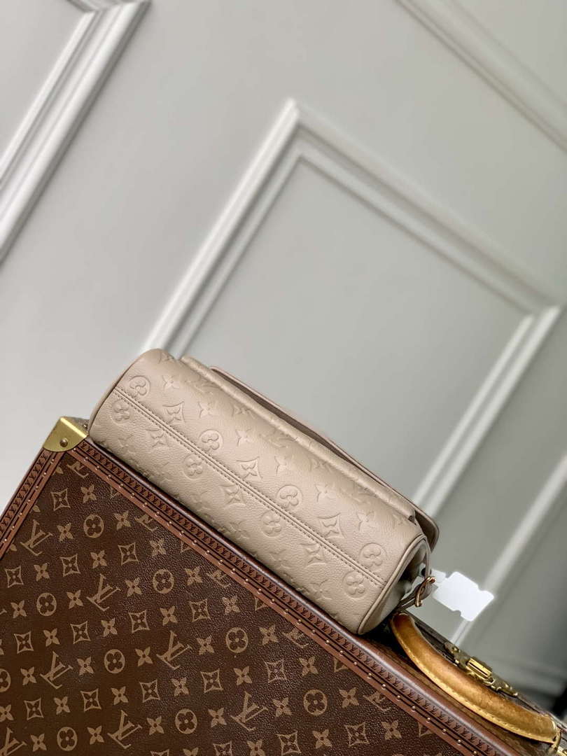 LV M14973 Louis Vuitton Anytime Flap Bag Tourterelle Gray