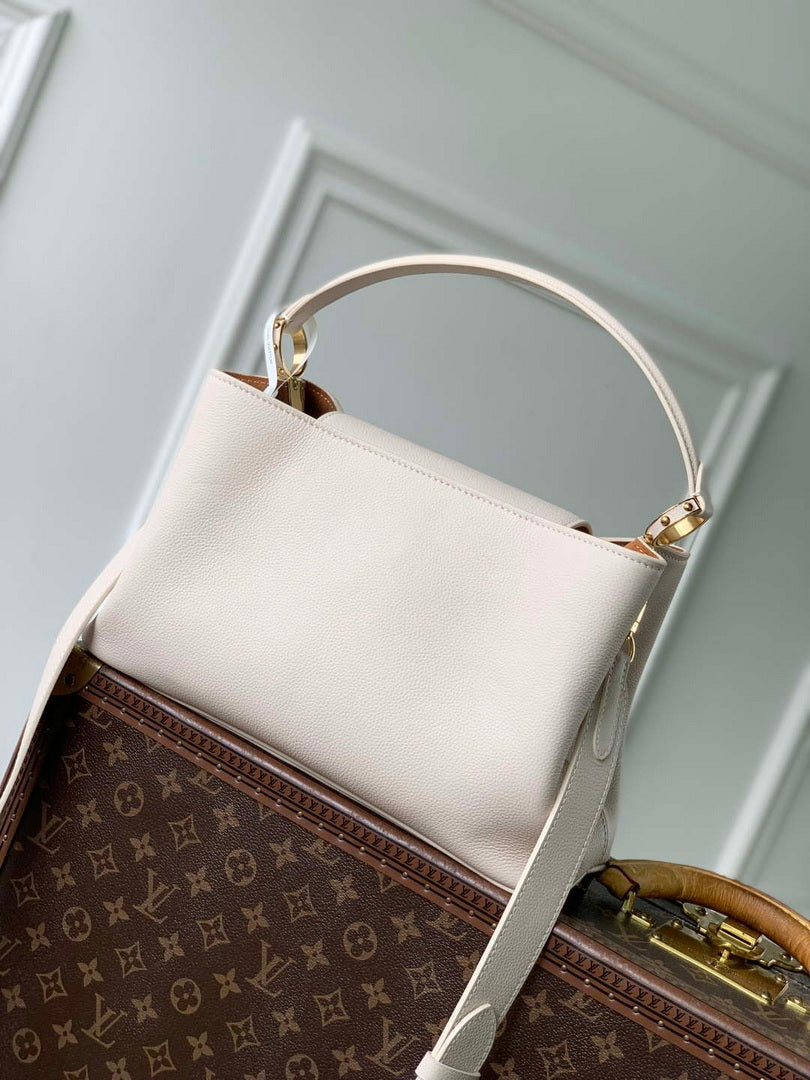 LV M14979 Louis Vuitton Capucines MM Souple Bag Quartz White