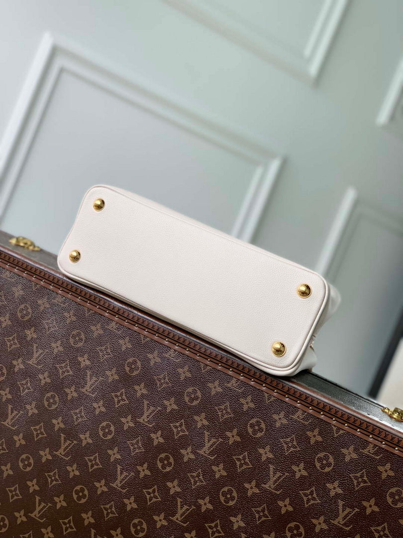 LV M14979 Louis Vuitton Capucines MM Souple Bag Quartz White