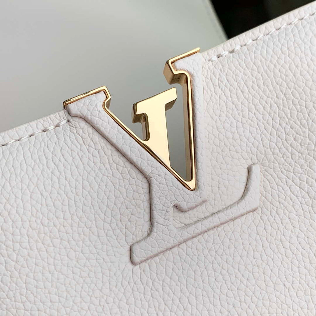 LV M14979 Louis Vuitton Capucines MM Souple Bag Quartz White
