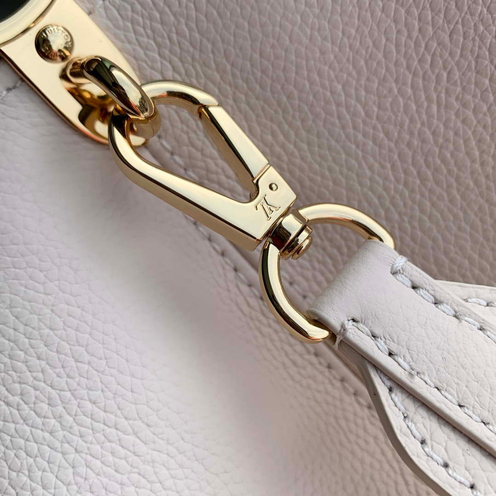 LV M14979 Louis Vuitton Capucines MM Souple Bag Quartz White
