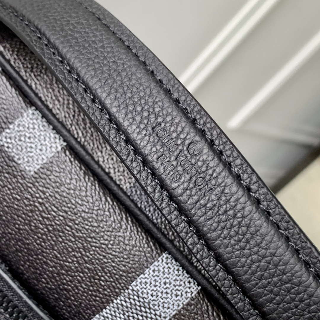 LV M14988 Louis Vuitton Nil Messenger Bag Black