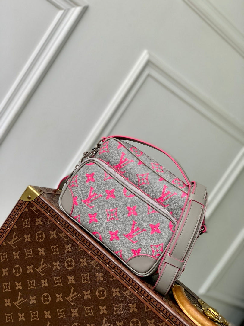 LV M15024 Louis Vuitton Nil Messenger Bag Grey/Pink