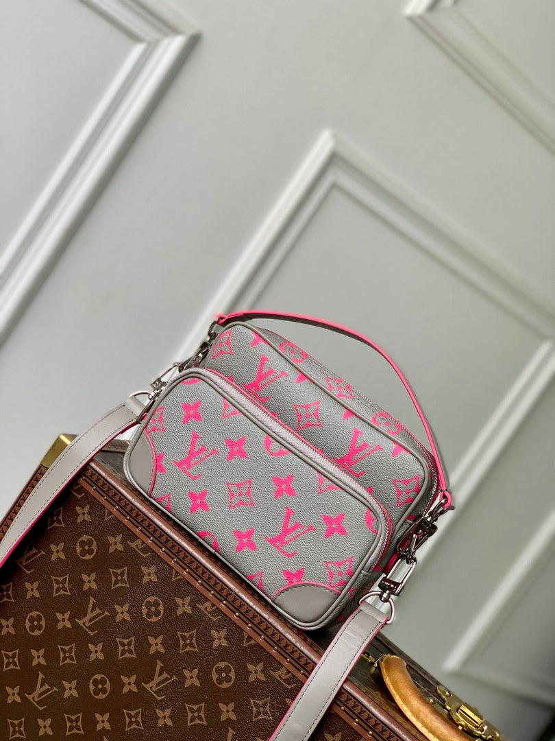 LV M15024 Louis Vuitton Nil Messenger Bag Grey/Pink
