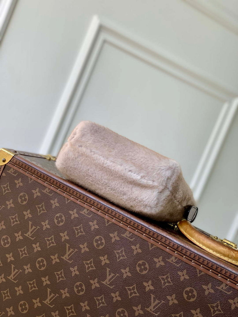 LV M15031 Louis Vuitton Pochette Hills Bag Monogram Cashmere