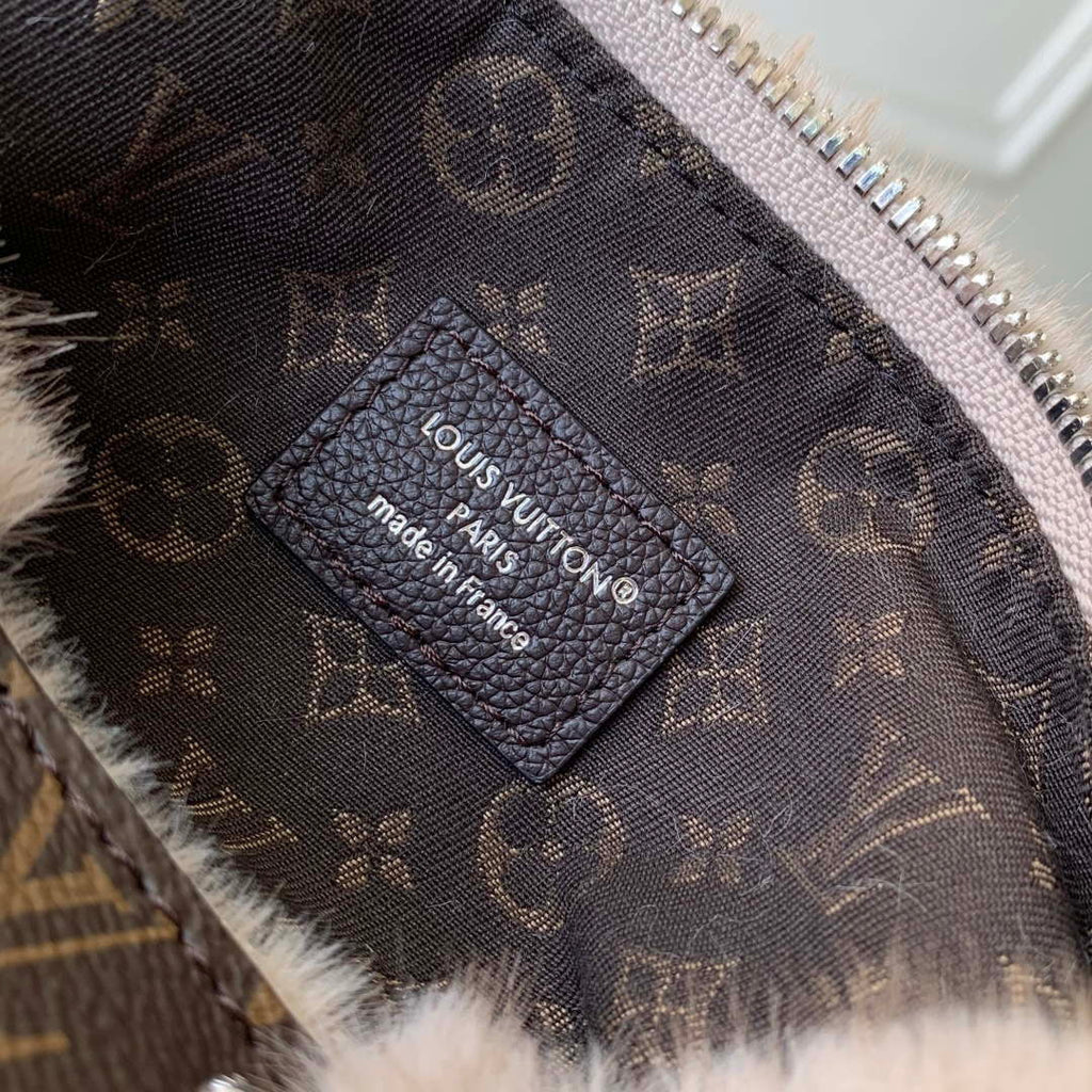 LV M15031 Louis Vuitton Pochette Hills Bag Monogram Cashmere