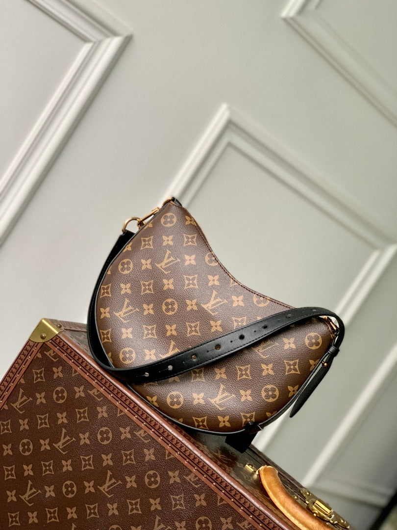 LV M15056 Louis Vuitton Cookie BB Bag
