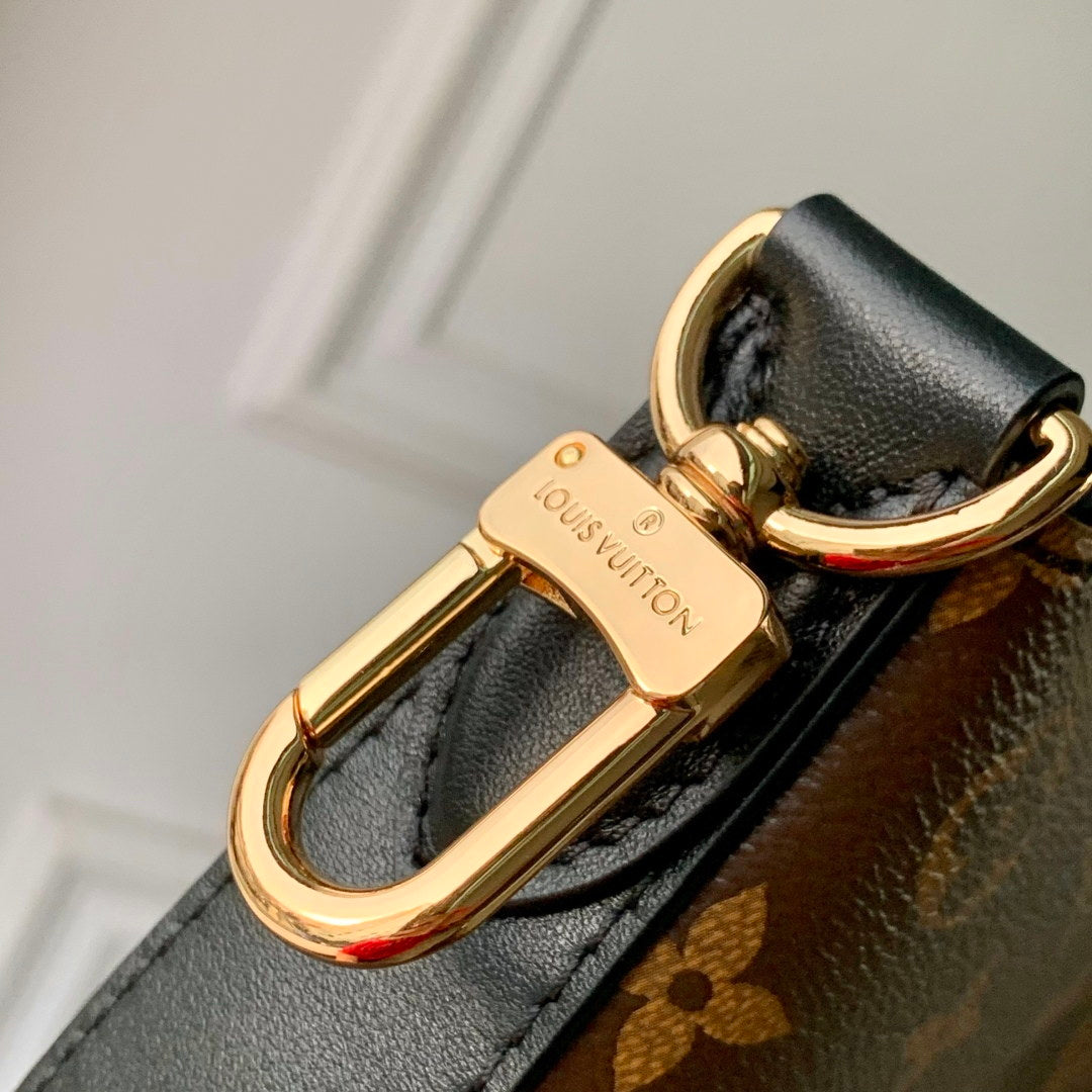 LV M15056 Louis Vuitton Cookie BB Bag