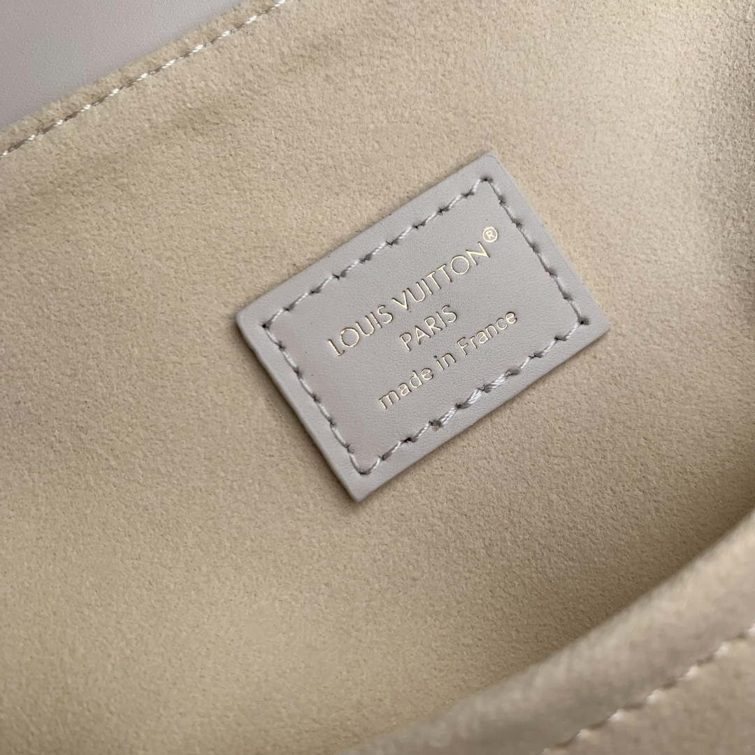 LV M15113 Louis Vuitton Backup Backpack Dream Cream